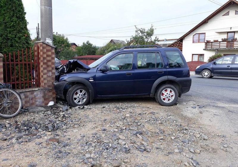 VADU IZEI: Accident cu două victime