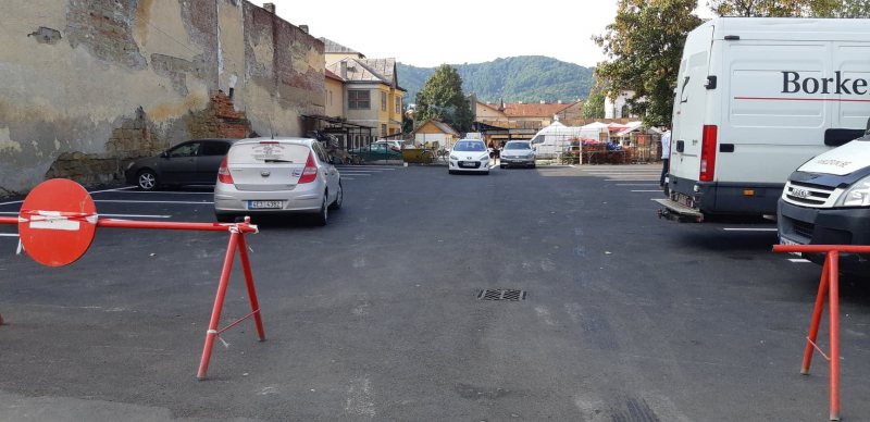 DE LA CITITORI: Au închis parcarea tocmai când era piața mai aglomerată DE LA CITITORI: Au închis parcarea tocmai când era piața mai aglomerată