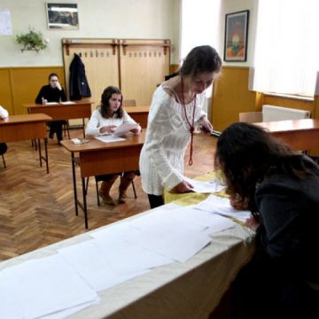 BAC 2018: 45.000 de elevi s-au înscris pentru a doua sesiune a Bacalaureatului BAC 2018: 45.000 de elevi s-au înscris pentru a doua sesiune a Bacalaureatului