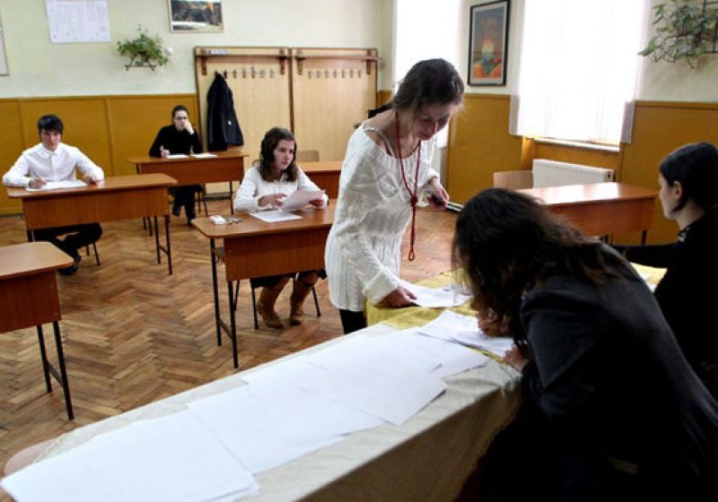 BAC 2018: 45.000 de elevi s-au înscris pentru a doua sesiune a Bacalaureatului BAC 2018: 45.000 de elevi s-au înscris pentru a doua sesiune a Bacalaureatului