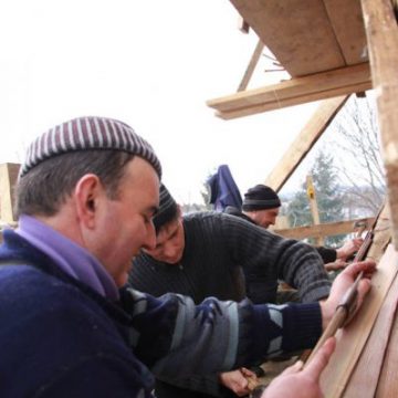 SPECIAL: Biserica de lemn din Breb, salvată de Prințul Charles și de voluntari SPECIAL: Biserica de lemn din Breb, salvată de Prințul Charles și de voluntari