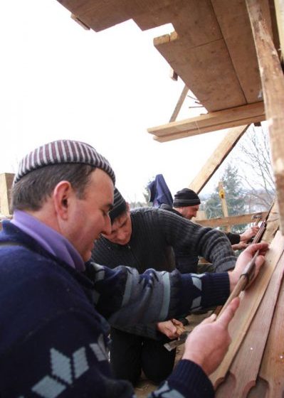 SPECIAL: Biserica de lemn din Breb, salvată de Prințul Charles și de voluntari SPECIAL: Biserica de lemn din Breb, salvată de Prințul Charles și de voluntari