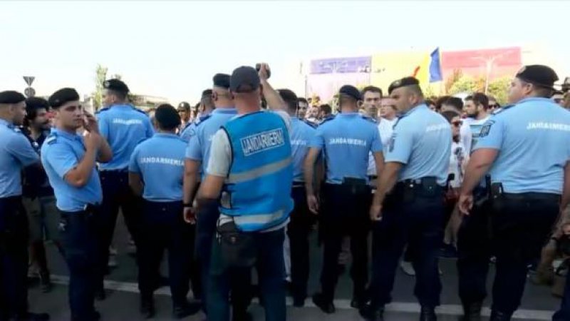 CE SE ÎNTÂMPLĂ CU MITINGUL DIASPOREI: Federaţia Românilor de Pretutindeni cere anularea autorizaţiei CE SE ÎNTÂMPLĂ CU MITINGUL DIASPOREI: Federaţia Românilor de Pretutindeni cere anularea autorizaţiei