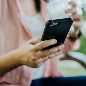 EXPERȚI: Breşă de securitate la WhatsApp. Hackerii pot trimite mesaje în numele tău