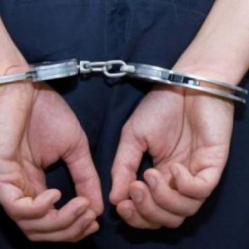 ATITUDINE: Un tânăr a fugit după cel care l-a tâlhărit, și-a recuperat lănțișorul furat și a și ajutat la prinderea infractorului