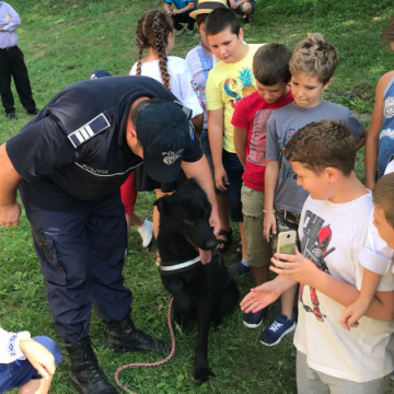 CA-N VACANȚĂ: Zeci de copii au petrecut de minune într-o tabără cu polițiști și jandarmi