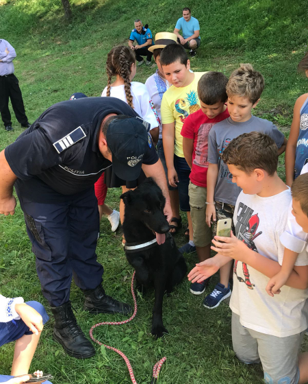 CA-N VACANȚĂ: Zeci de copii au petrecut de minune într-o tabără cu polițiști și jandarmi