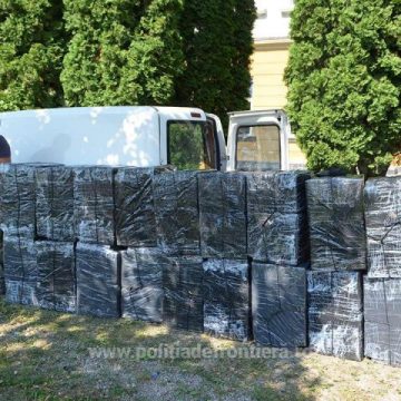 MAȘINĂ BURDUȘITĂ DE ȚIGĂRI: S-a confiscat o cantitate uriașă de țigări de contrabandă MAȘINĂ BURDUȘITĂ DE ȚIGĂRI: S-a confiscat o cantitate uriașă de țigări de contrabandă
