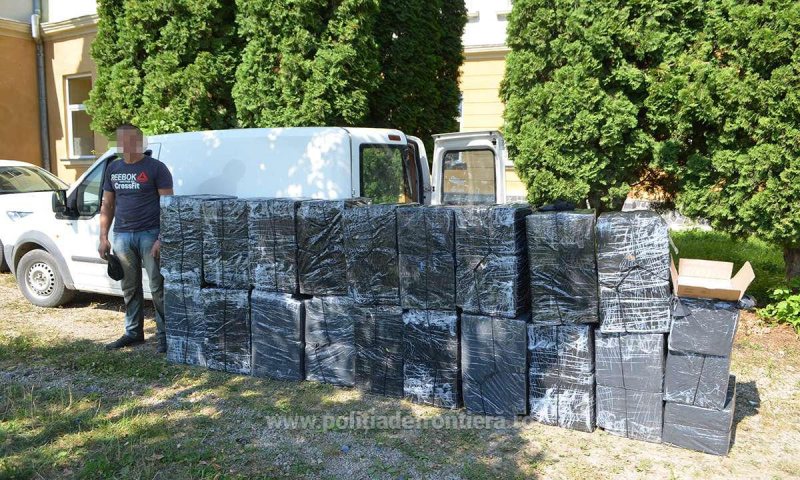 MAȘINĂ BURDUȘITĂ DE ȚIGĂRI: S-a confiscat o cantitate uriașă de țigări de contrabandă MAȘINĂ BURDUȘITĂ DE ȚIGĂRI: S-a confiscat o cantitate uriașă de țigări de contrabandă