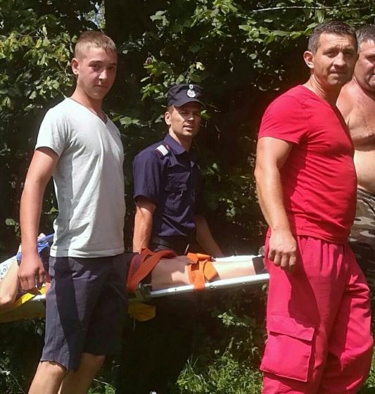 ÎNTÂMPLARE NEFERICITĂ: O turistă belgiană a fost mușcată de un câine pe un traseu montan din Maramureș ÎNTÂMPLARE NEFERICITĂ: O turistă belgiană a fost mușcată de un câine pe un traseu montan din Maramureș