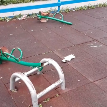 HULIGANII NU SE LASĂ: Locul de joacă din cartierul Independenței a fost vandalizat din nou HULIGANII NU SE LASĂ: Locul de joacă din cartierul Independenței a fost vandalizat din nou
