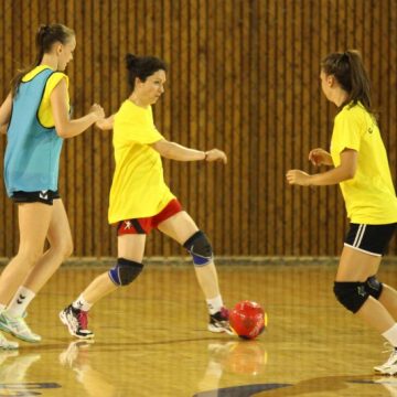 HANDBAL: Victorie cu junioarele "Tricolore" HANDBAL: Victorie cu junioarele "Tricolore"