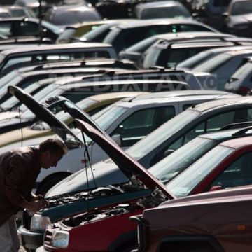 PROIECT DE LEGE: Penalizarea maşinilor care poluează, pregătită de Guvern. Ministrul mediului vorbeşte despre noua taxă auto PROIECT DE LEGE: Penalizarea maşinilor care poluează, pregătită de Guvern. Ministrul mediului vorbeşte despre noua taxă auto
