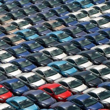 REACȚII: Donald Trump respinge propunerea UE privind eliminarea taxelor la importurile auto şi afirmă că UE este "aproape la fel de rea" ca Beijingul