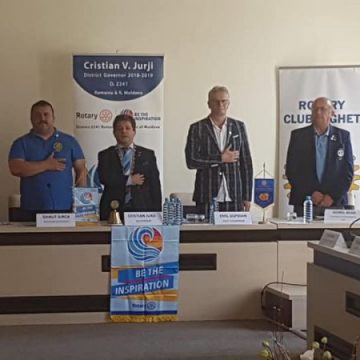 Reportajul zilei: Tabăra de vară Rotary Sighet adună zeci de tineri din toate colţurile lumii Reportajul zilei: Tabăra de vară Rotary Sighet adună zeci de tineri din toate colţurile lumii