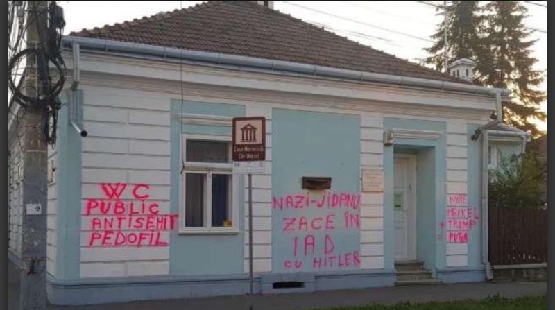 SE CAUTĂ VINOVAȚII: Anchetă în derulare în cazul vandalizării Casei Memoriale Elie Wiesel din Sighetu Marmației SE CAUTĂ VINOVAȚII: Anchetă în derulare în cazul vandalizării Casei Memoriale Elie Wiesel din Sighetu Marmației