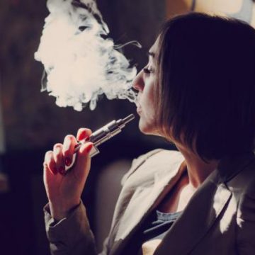 STUDIU: Vaporii ţigărilor electronice produc modificări la nivelul celulelor pulmonare STUDIU: Vaporii ţigărilor electronice produc modificări la nivelul celulelor pulmonare