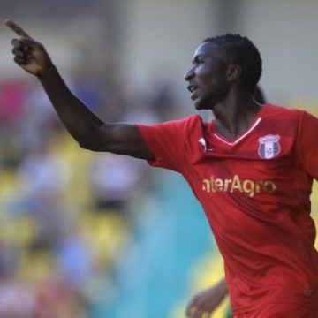 ŞANSĂ: Un jucător de fotbal francez ar putea fi naturalizat pentru a evolua în naţionala României ŞANSĂ: Un jucător de fotbal francez ar putea fi naturalizat pentru a evolua în naţionala României