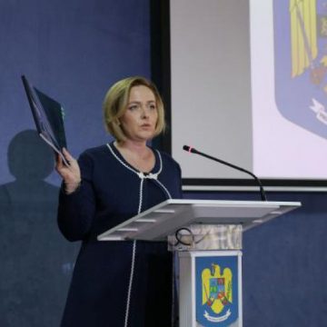 ÎN PARLAMENT: Carmen Dan, explicaţii privind protestele din 10 august la şedinţa Comisiei de apărare a Camerei Deputaţilor ÎN PARLAMENT: Carmen Dan, explicaţii privind protestele din 10 august la şedinţa Comisiei de apărare a Camerei Deputaţilor