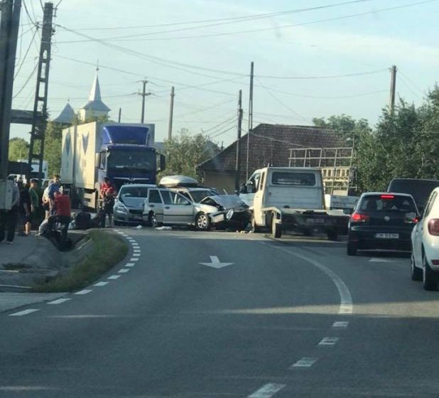 Accident cu mai multe mașini în Satulung