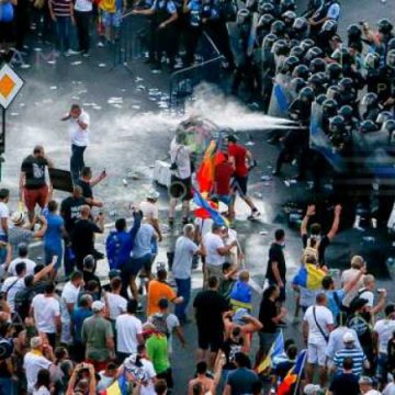 DUPĂ PROTEST : Dosar penal în Teleorman după ce un bărbat care s-a simţit rău după mitingul din 10 august a murit DUPĂ PROTEST : Dosar penal în Teleorman după ce un bărbat care s-a simţit rău după mitingul din 10 august a murit