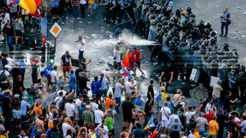 DUPĂ PROTEST : Dosar penal în Teleorman după ce un bărbat care s-a simţit rău după mitingul din 10 august a murit DUPĂ PROTEST : Dosar penal în Teleorman după ce un bărbat care s-a simţit rău după mitingul din 10 august a murit
