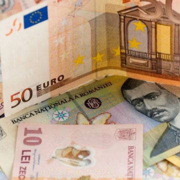 ROBOR CREȘTE, DAR EURO NE DĂ UN RĂGAZ: Moneda europeană a coborât la un nou minim al acestui an