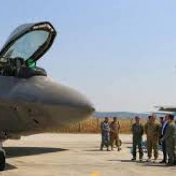 EXERCIŢIU: Avioane de luptă F-22 Raptor au ajuns la baza aeriană de la Câmpia Turzii EXERCIŢIU: Avioane de luptă F-22 Raptor au ajuns la baza aeriană de la Câmpia Turzii