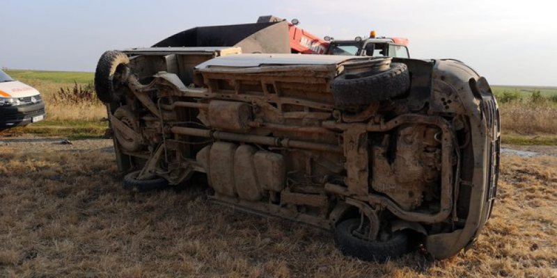 ACCIDENT: Şase persoane au fost rănite după ce o maşină condusă de un şofer băut s-a răsturnat ACCIDENT: Şase persoane au fost rănite după ce o maşină condusă de un şofer băut s-a răsturnat