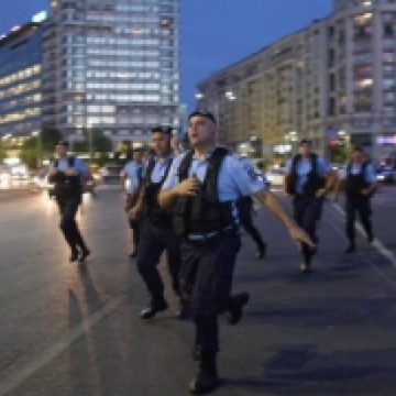 PARCHETUL GENERAL: Procurorii au înregistrat 351 de plângeri după violenţele de la mitingul din 10 august PARCHETUL GENERAL: Procurorii au înregistrat 351 de plângeri după violenţele de la mitingul din 10 august