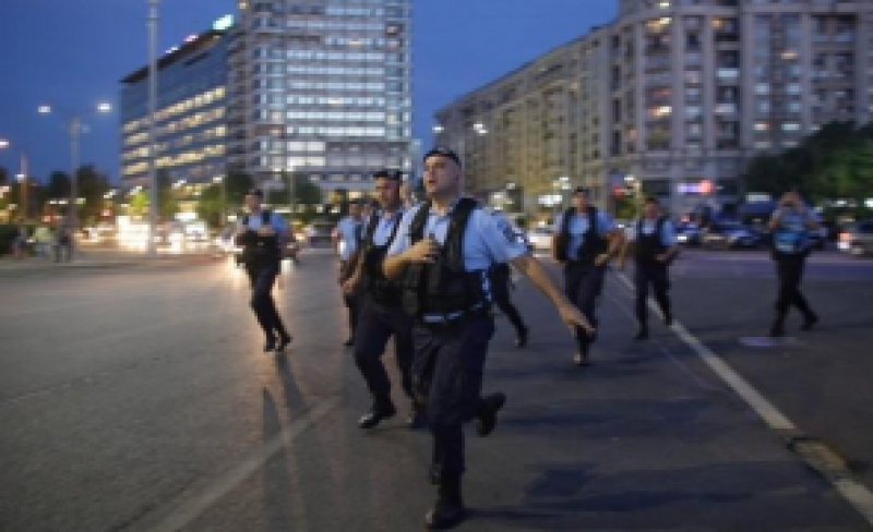 PARCHETUL GENERAL: Procurorii au înregistrat 351 de plângeri după violenţele de la mitingul din 10 august PARCHETUL GENERAL: Procurorii au înregistrat 351 de plângeri după violenţele de la mitingul din 10 august