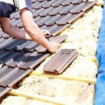 ANCHETĂ: Două pistoale şi zeci de cartuşe, găsite de un bărbat care îşi renova acoperişul casei ANCHETĂ: Două pistoale şi zeci de cartuşe, găsite de un bărbat care îşi renova acoperişul casei