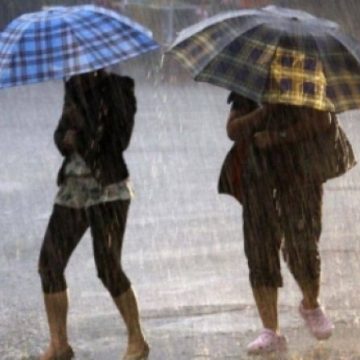 ANM: Cod galben de ploi în 11 judeţe din ţară în următoarea oră
