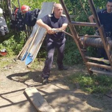 CURAJ NEBUNESC: Decizia luată de unchiul unui copil după ce acesta a căzut într-o fântână adâncă de 13 metri CURAJ NEBUNESC: Decizia luată de unchiul unui copil după ce acesta a căzut într-o fântână adâncă de 13 metri