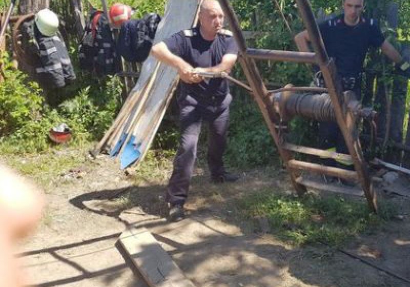 CURAJ NEBUNESC: Decizia luată de unchiul unui copil după ce acesta a căzut într-o fântână adâncă de 13 metri