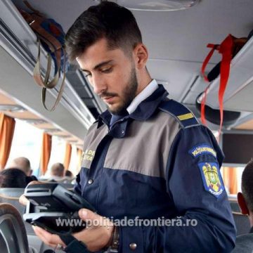 ȘI-A ASCUNS COPILUL SUB BANCHETĂ: Mama copilului intenţiona să ajungă cu băiatul în Polonia ȘI-A ASCUNS COPILUL SUB BANCHETĂ: Mama copilului intenţiona să ajungă cu băiatul în Polonia