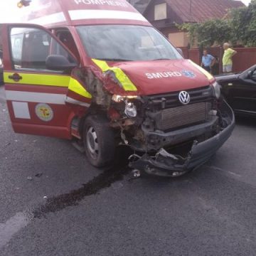 ULTIMA ORĂ: Accident rutier intre un echipaj SMURD si un autorurism ( FOTO) ULTIMA ORĂ: Accident rutier intre un echipaj SMURD si un autorurism ( FOTO)