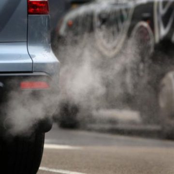 BINE DE ȘTIUT: Când va fi introdusă noua taxă de poluare. Autoturismele vizate de noul timbru de mediu
