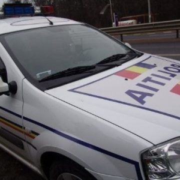 O LUME CU SUSU-N JOS: S-a enervat pe o șoferiță și i-a spart geamul portierei cu sabia O LUME CU SUSU-N JOS: S-a enervat pe o șoferiță și i-a spart geamul portierei cu sabia