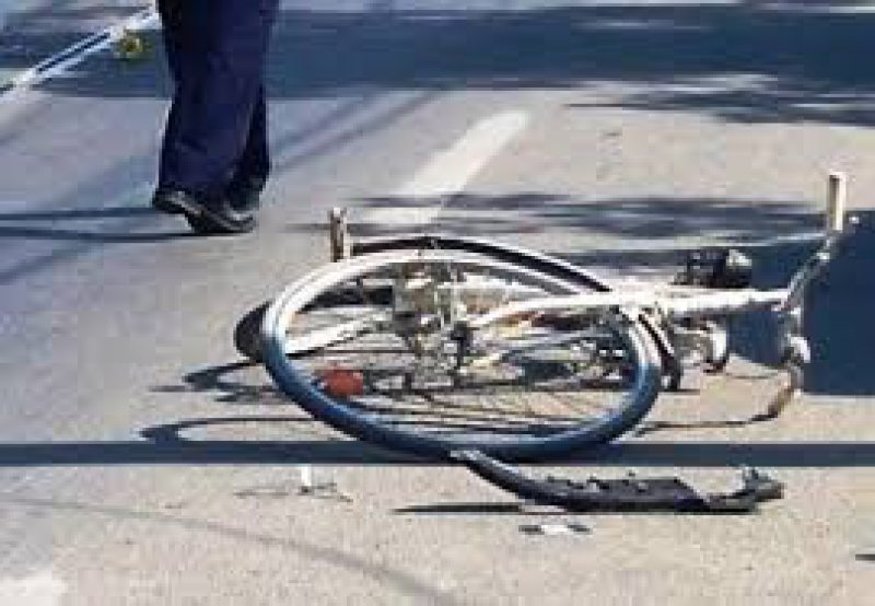 IRESPONSABIL: Un tânăr fără permis a băgat în spital un biciclist și a fugit de la locul accidentului IRESPONSABIL: Un tânăr fără permis a băgat în spital un biciclist și a fugit de la locul accidentului