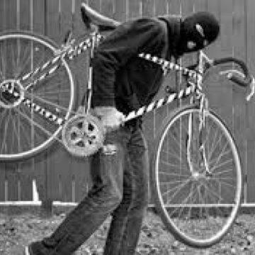 N-A MAI APUCAT SĂ PEDALEZE: Hoț prins la scurt timp după ce a furat două biciclete N-A MAI APUCAT SĂ PEDALEZE: Hoț prins la scurt timp după ce a furat două biciclete