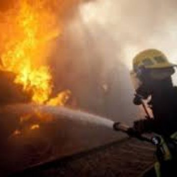 112: Nouă situații de urgență pentru pompieri, din care șapte au fost incendii de vegetație uscată