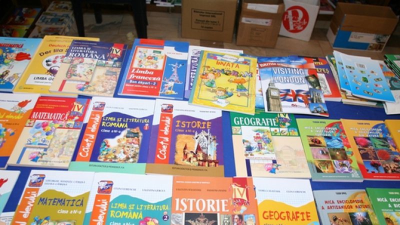 PE LÂNGĂ CĂ AU GREȘELI: Calitatea manualelor școlare e sub orice standard modern PE LÂNGĂ CĂ AU GREȘELI: Calitatea manualelor școlare e sub orice standard modern