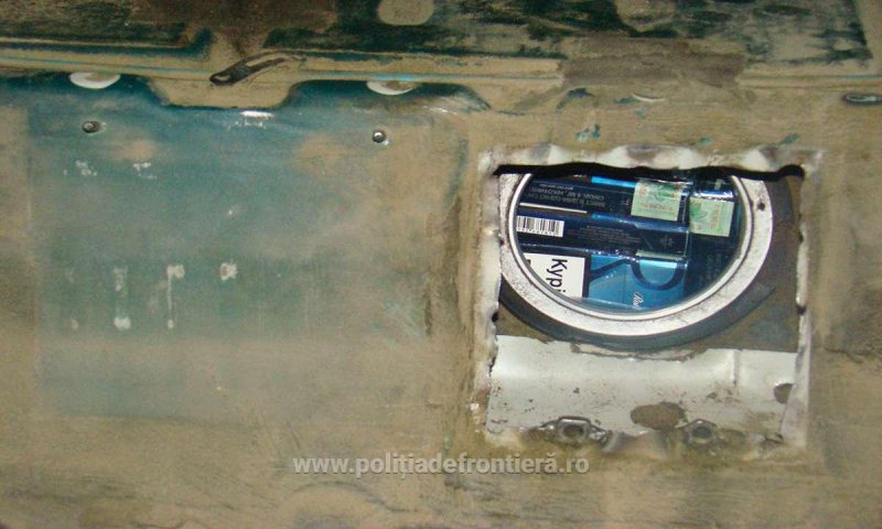CONTRABANDA CONTINUĂ: Țigări ascunse în rezervorul unei mașini CONTRABANDA CONTINUĂ: Țigări ascunse în rezervorul unei mașini
