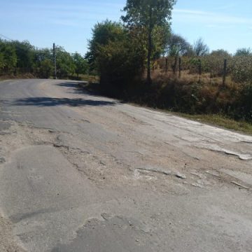 NEMULȚUMIȚI DE LUCRĂRI: Amenință cu blocarea drumului Târgu Lăpuș – Baia Mare