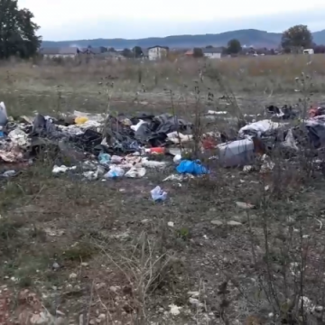 ÎN SFÂRȘIT: A început curățenia pe strada Tractorului