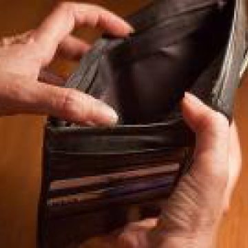 ÎNGRIJORĂTOR: Românii își plătesc tot mai greu facturile curente ÎNGRIJORĂTOR: Românii își plătesc tot mai greu facturile curente