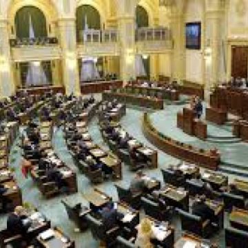 APROAPE DE REFERENDUM: Iniţiativa de revizuire a Constituţiei pentru redefinirea familiei este pe ordinea de zi a Senatului APROAPE DE REFERENDUM: Iniţiativa de revizuire a Constituţiei pentru redefinirea familiei este pe ordinea de zi a Senatului