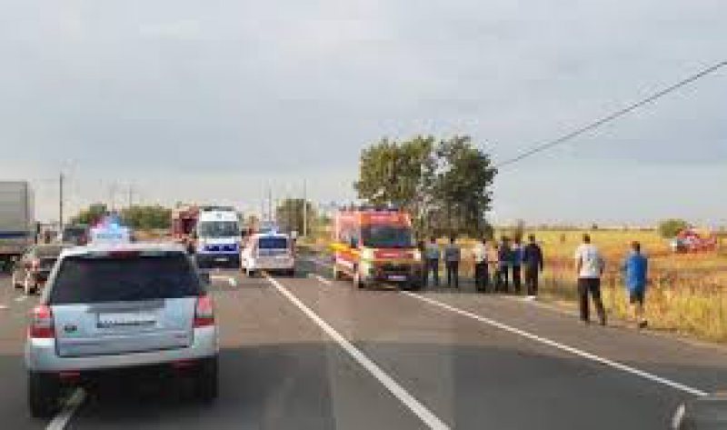 INTERVENŢIE CU ELICOPTERUL SMURD: Accident grav, soldat cu un mort şi trei răniţi INTERVENŢIE CU ELICOPTERUL SMURD: Accident grav, soldat cu un mort şi trei răniţi