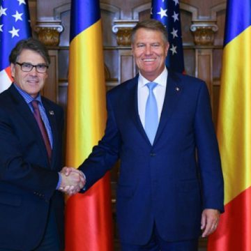 POLITICĂ: Klaus Iohannis şi secretarul pentru Energie al SUA au discutat despre resursele de gaz din Marea Neagră